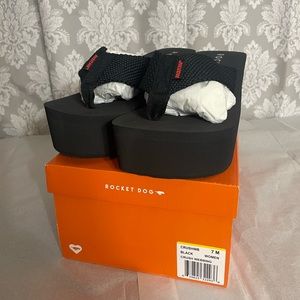 ROCKET DOG - BLACK PLATFORM SANDAL